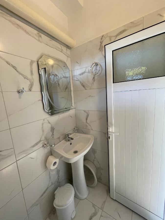 Villa Xhevdet Sarandë 外观 照片